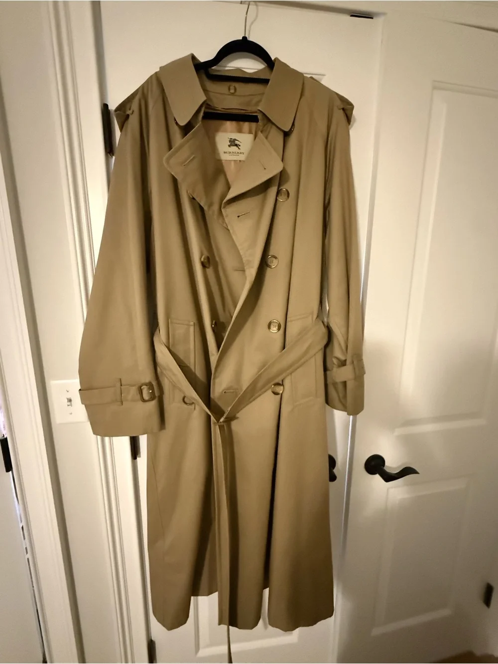 Burberry Men’s Beige Double-Breasted Trench Coat. NWOT - Picture 1 of 10